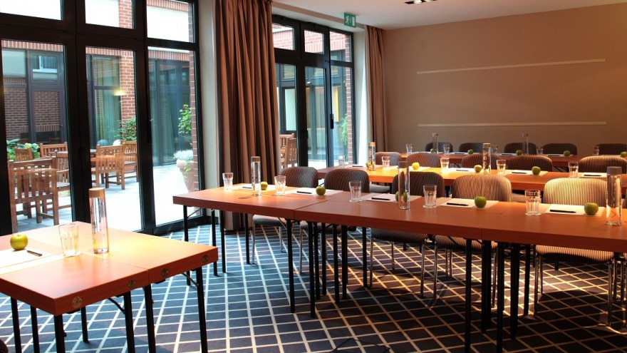 Tagungsraum Düsseldorf parlamentarische Sitzordnung relexa hotel Berlin - Tagungsraum Düsseldorf parlamentarische Sitzordnung